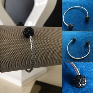 🌺Designer 
 Stunning Silver Cuff Style Bracelet